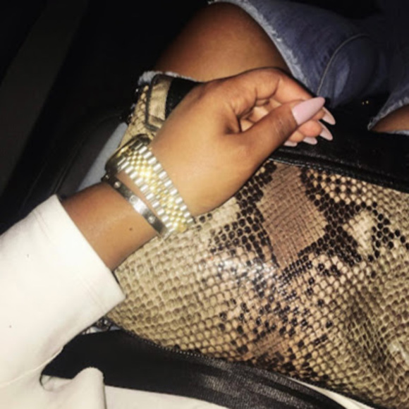 Meet your Posher, Rh - Picture 1 of 1